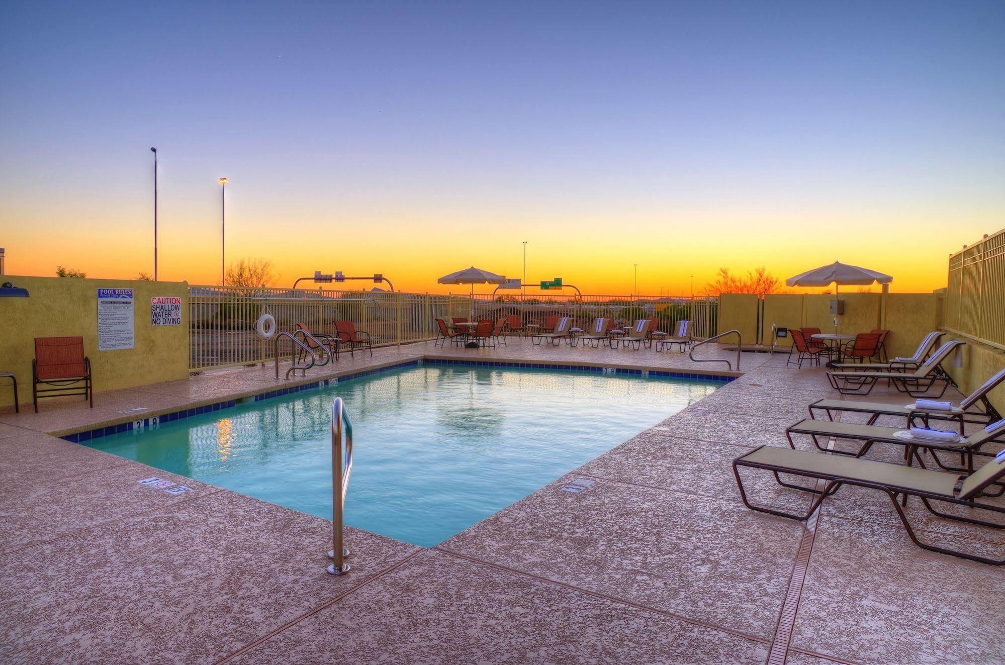 Holiday Inn Express & Suites - Phoenix North - Scottsdale By Ihg Exterior foto